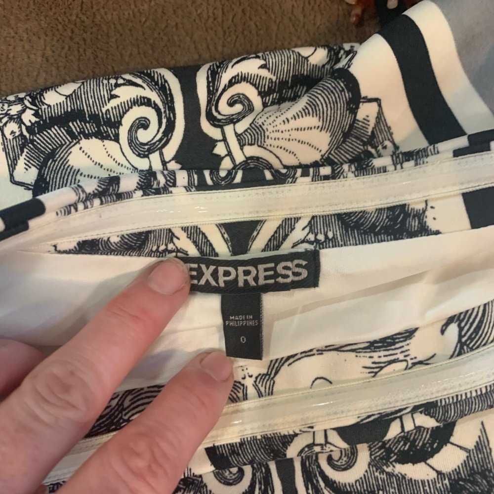 Women's Fitted Mosaic Express Midi Dress. Size 0. - Picture 3 of 5